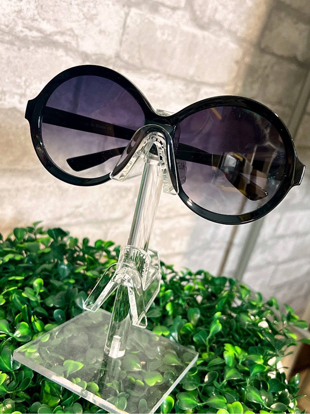 NWT! Black Round Fashion Sunglasses - Unbranded